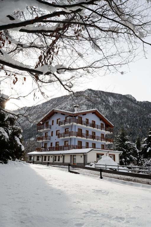 Laghetto Alpine Hotel & Restaurant Brusson Exterior photo